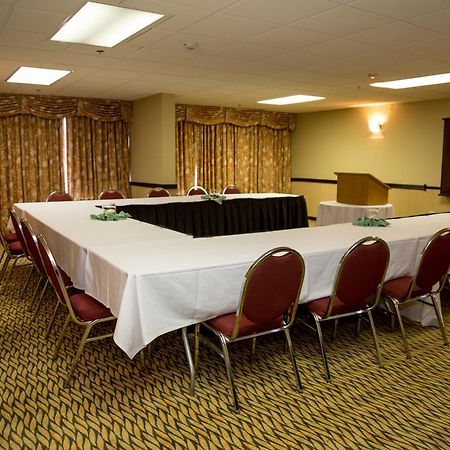 Ramada Plaza Rochester Airport Екстер'єр фото