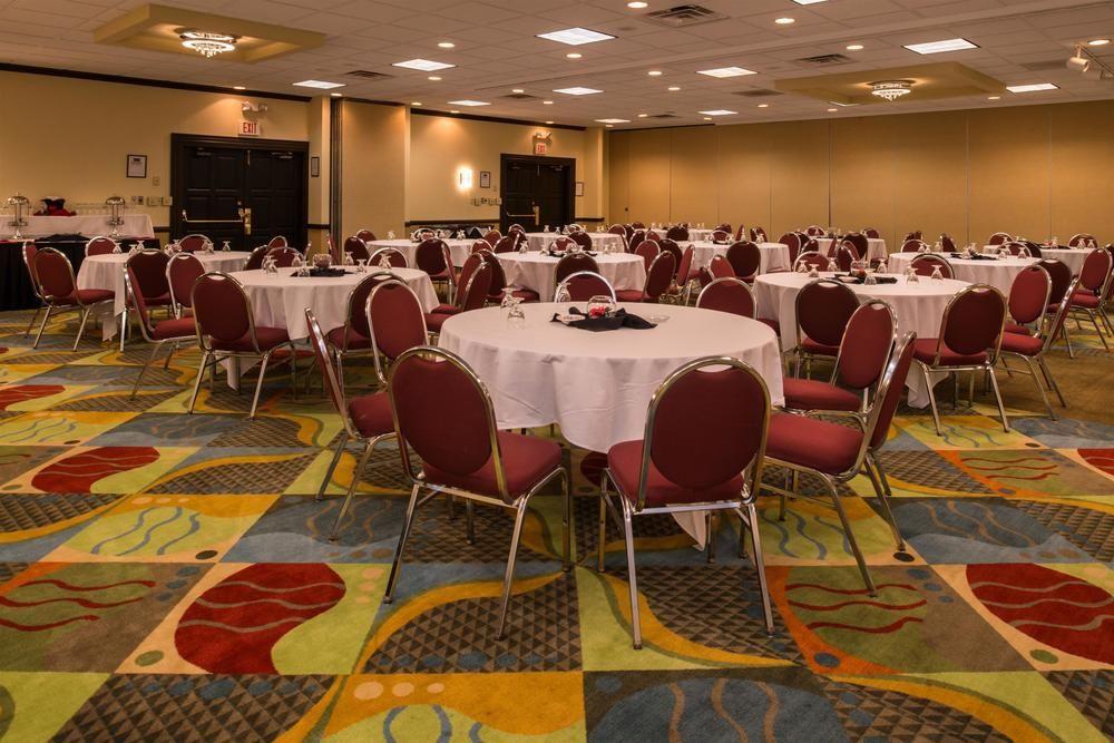 Ramada Plaza Rochester Airport Екстер'єр фото