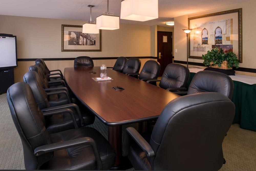 Ramada Plaza Rochester Airport Екстер'єр фото