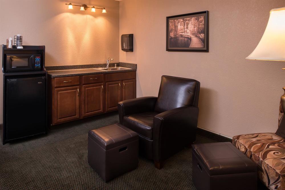 Ramada Plaza Rochester Airport Екстер'єр фото