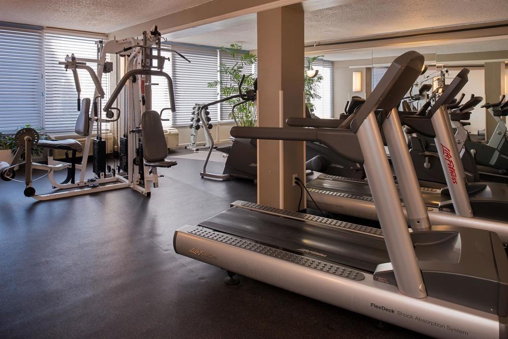 Ramada Plaza Rochester Airport Екстер'єр фото