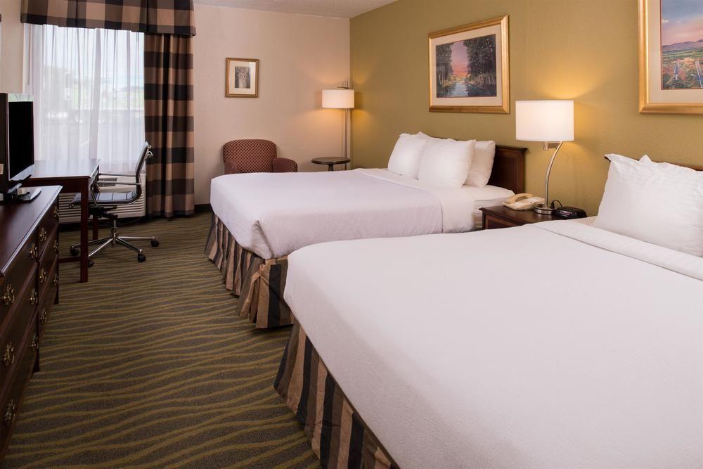 Ramada Plaza Rochester Airport Екстер'єр фото