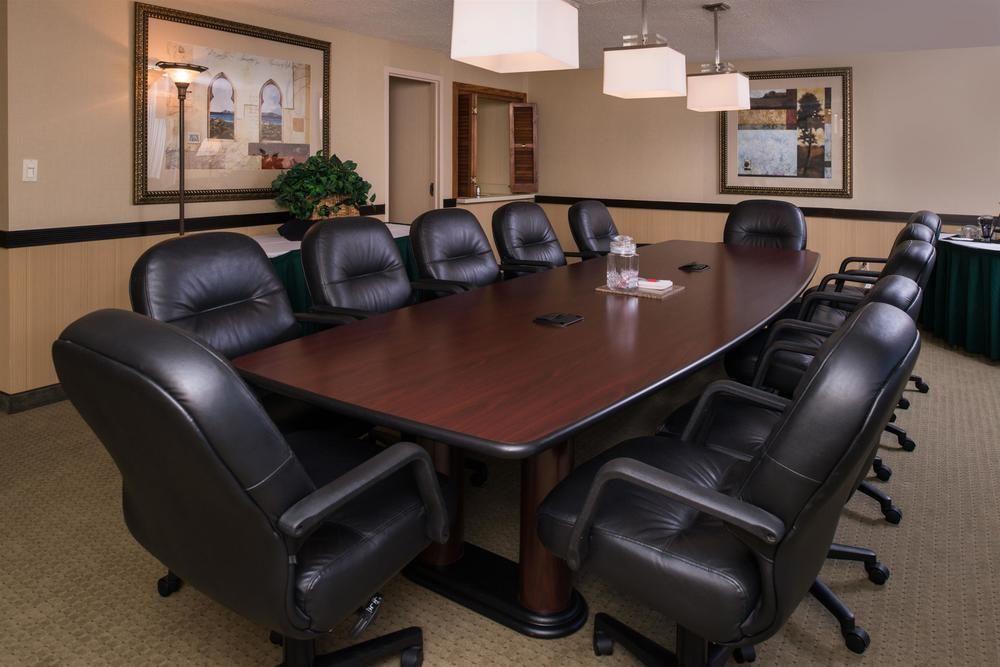 Ramada Plaza Rochester Airport Екстер'єр фото