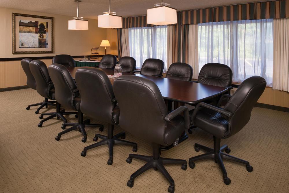 Ramada Plaza Rochester Airport Екстер'єр фото