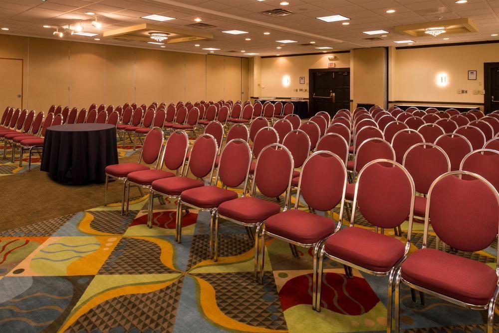 Ramada Plaza Rochester Airport Екстер'єр фото