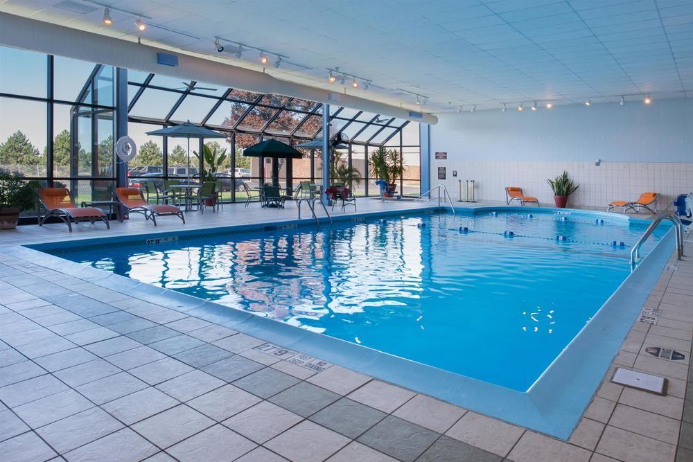Ramada Plaza Rochester Airport Екстер'єр фото