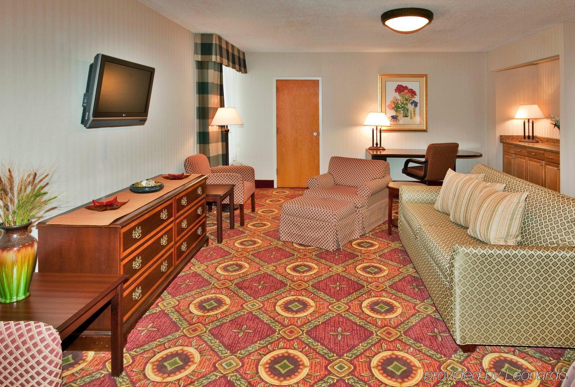 Ramada Plaza Rochester Airport Екстер'єр фото