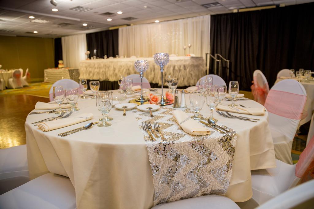 Ramada Plaza Rochester Airport Екстер'єр фото