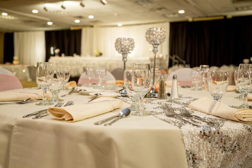 Ramada Plaza Rochester Airport Екстер'єр фото