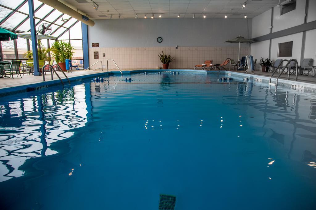 Ramada Plaza Rochester Airport Екстер'єр фото