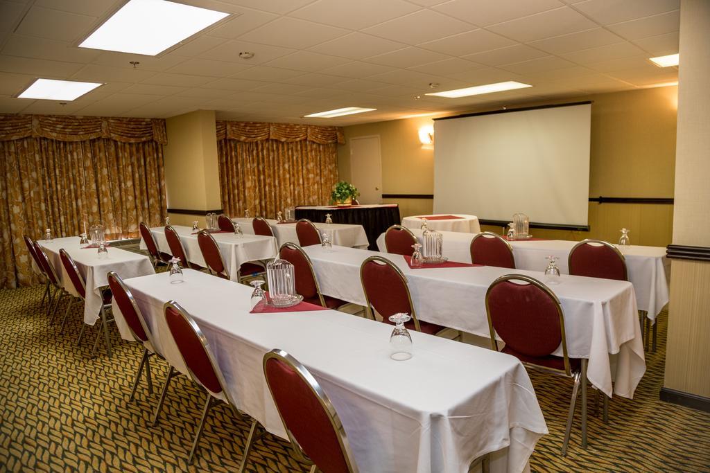Ramada Plaza Rochester Airport Екстер'єр фото