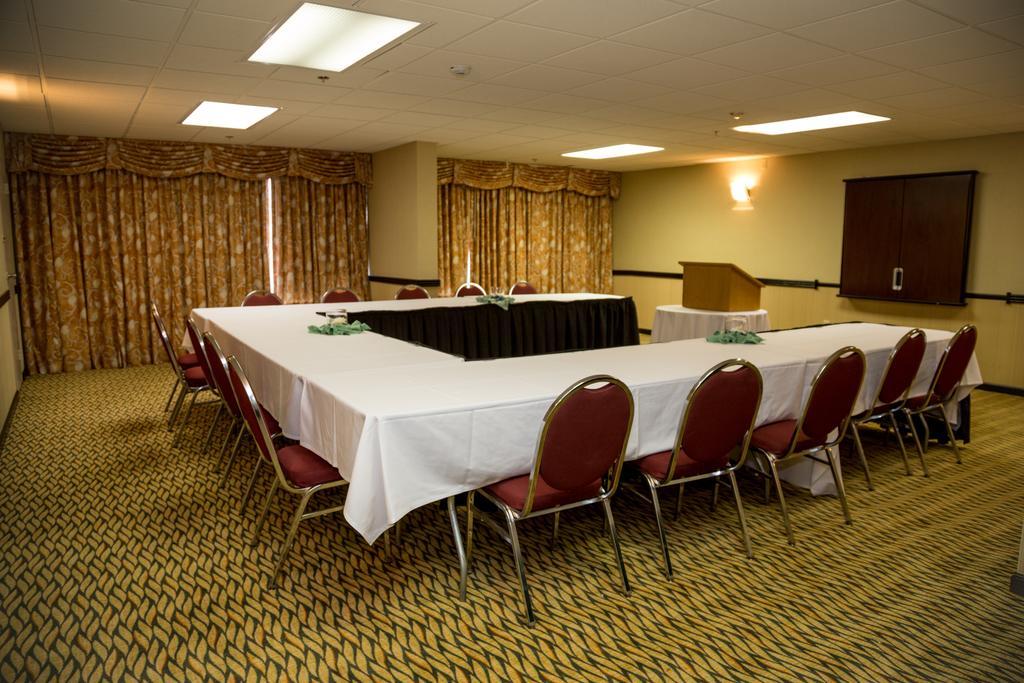 Ramada Plaza Rochester Airport Екстер'єр фото