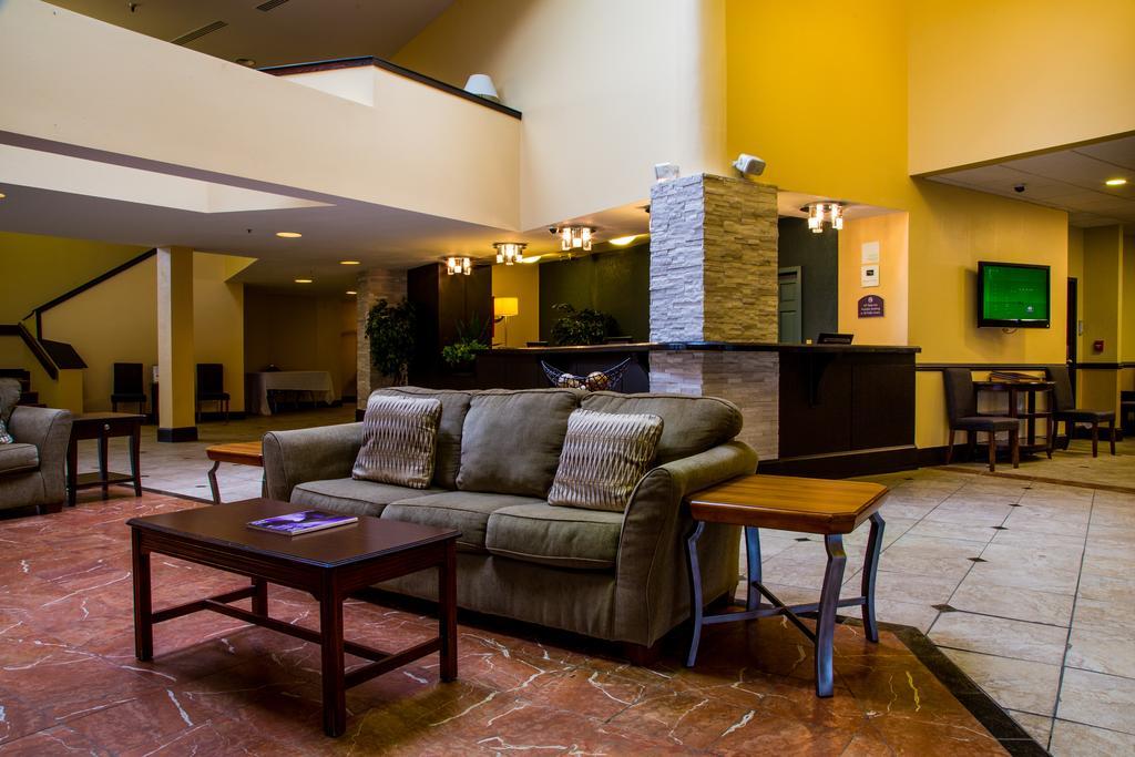 Ramada Plaza Rochester Airport Екстер'єр фото