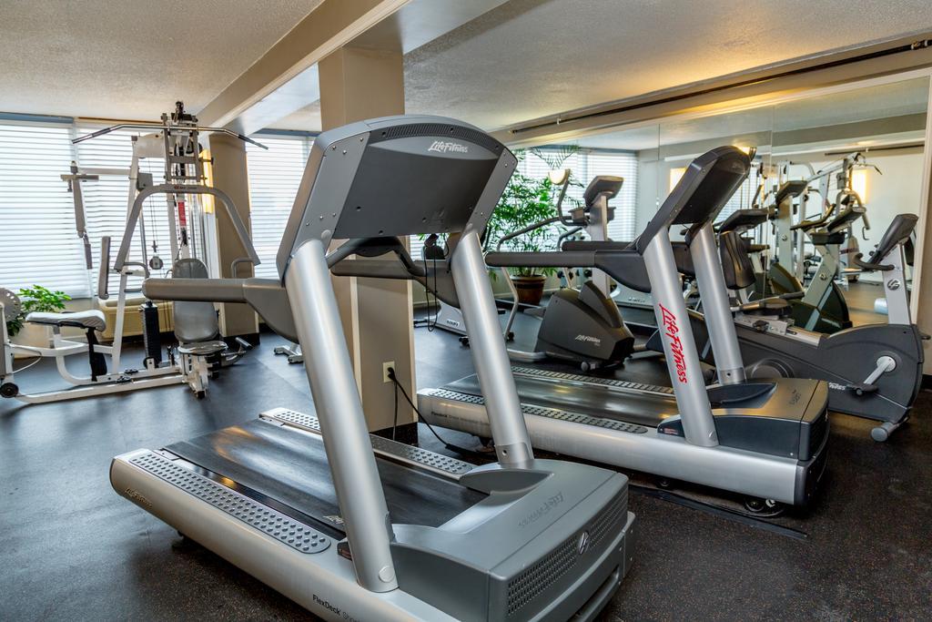 Ramada Plaza Rochester Airport Екстер'єр фото