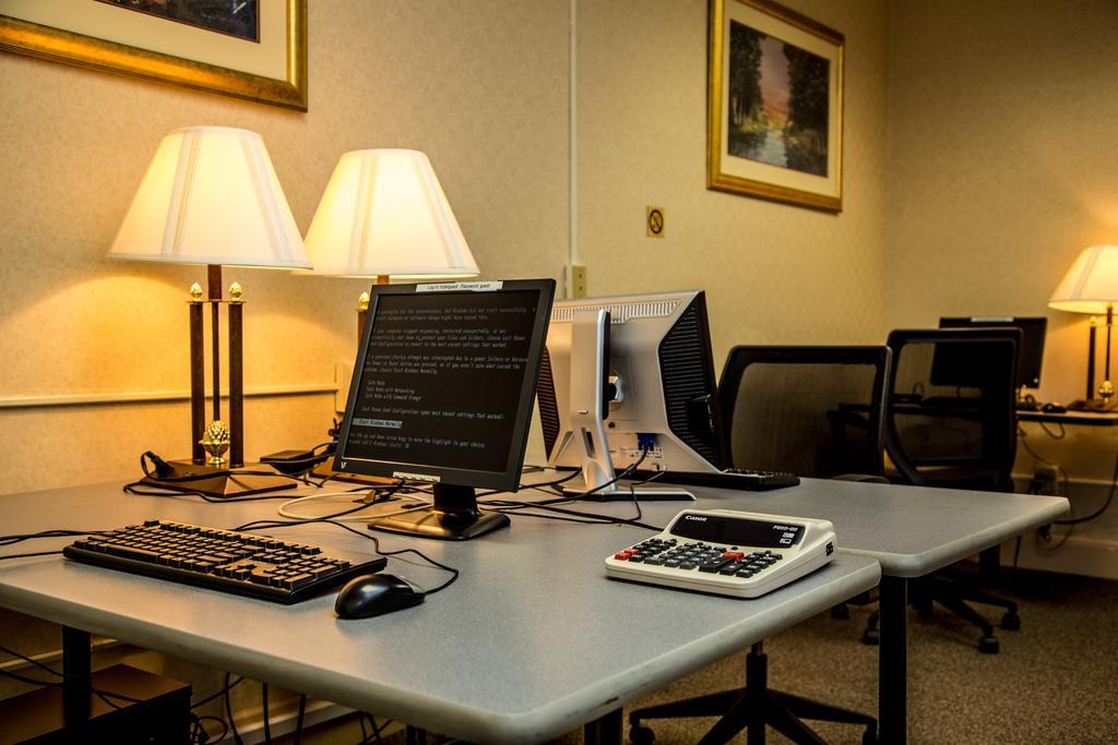 Ramada Plaza Rochester Airport Екстер'єр фото