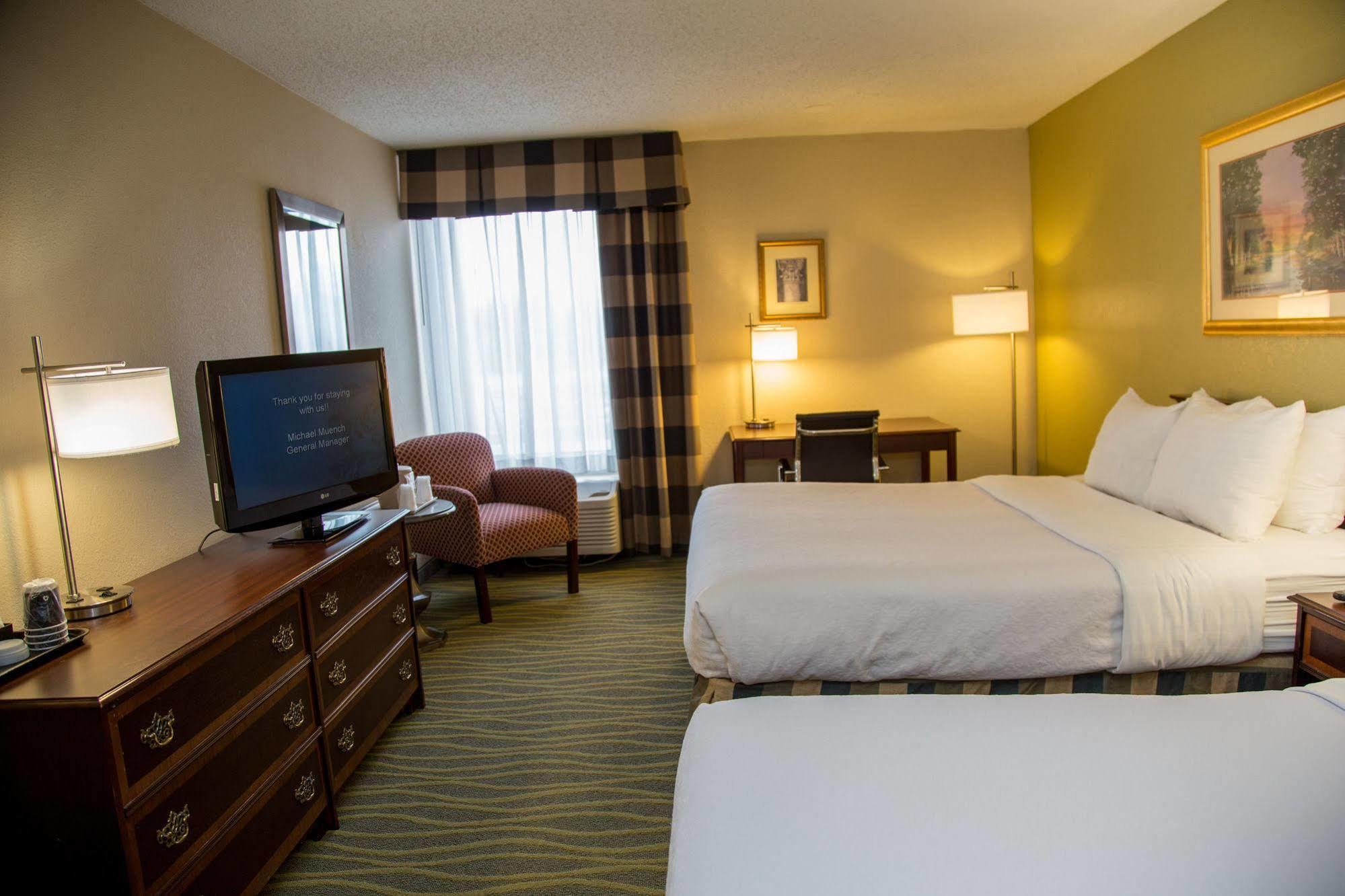 Ramada Plaza Rochester Airport Екстер'єр фото