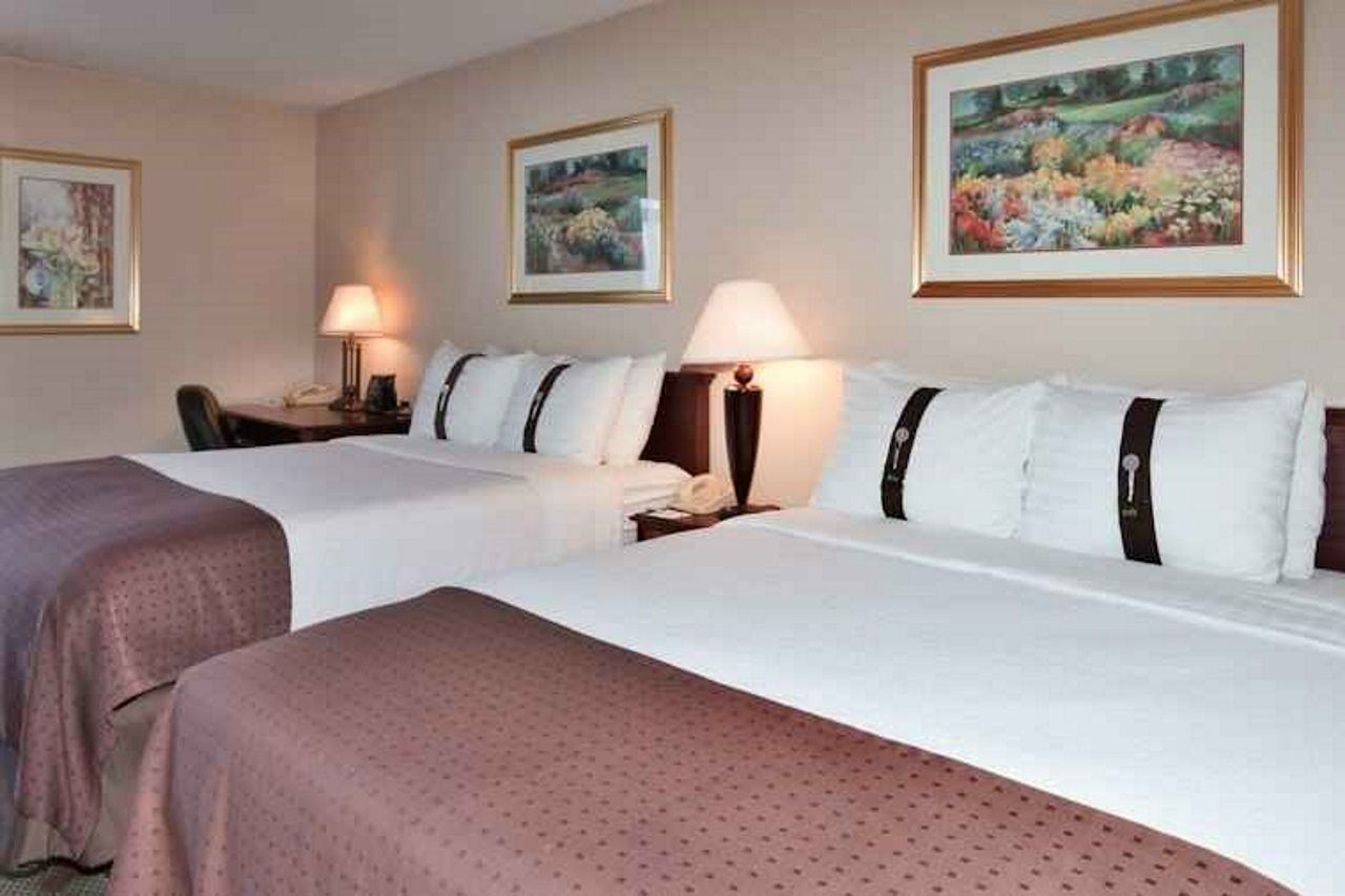 Ramada Plaza Rochester Airport Екстер'єр фото